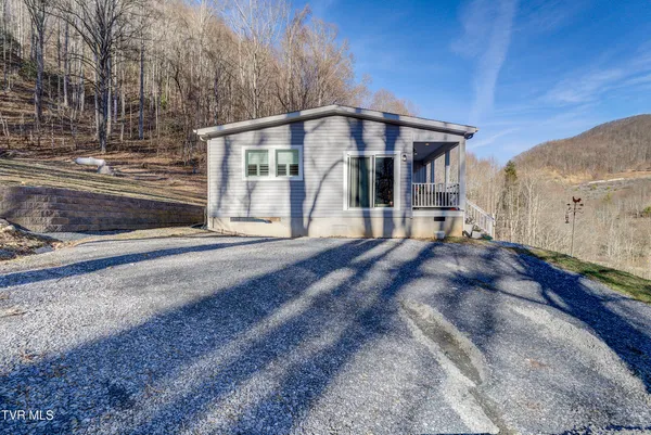 $465,000 | 406 Mathis Road, Flag Pond, TN 37657