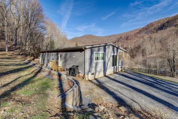 $465,000 | 406 Mathis Road, Flag Pond, TN 37657