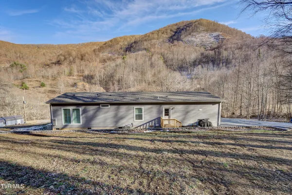 $465,000 | 406 Mathis Road, Flag Pond, TN 37657