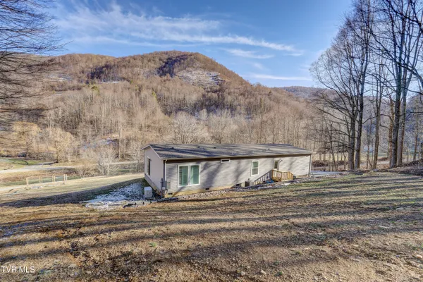 $465,000 | 406 Mathis Road, Flag Pond, TN 37657