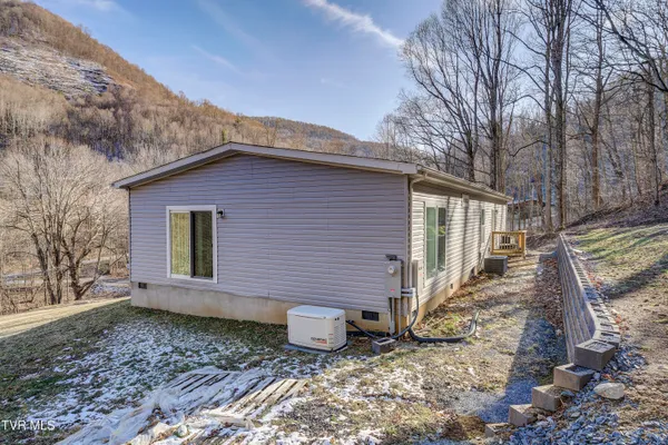 $465,000 | 406 Mathis Road, Flag Pond, TN 37657