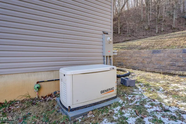 $465,000 | 406 Mathis Road, Flag Pond, TN 37657