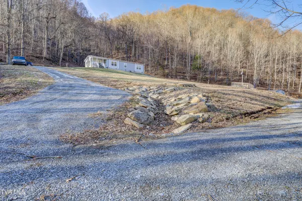 $465,000 | 406 Mathis Road, Flag Pond, TN 37657