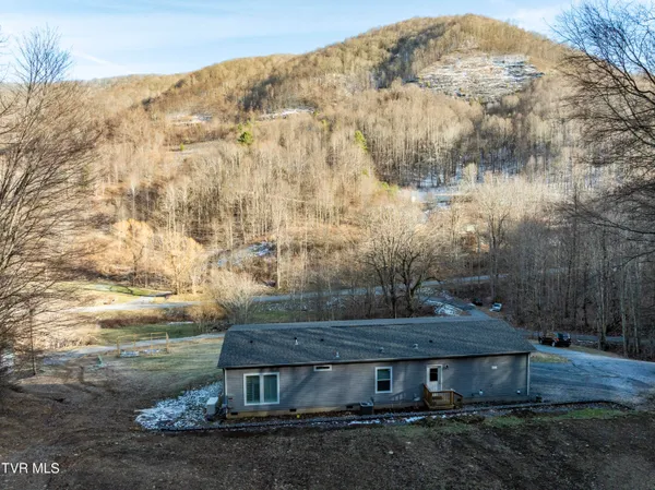 $465,000 | 406 Mathis Road, Flag Pond, TN 37657