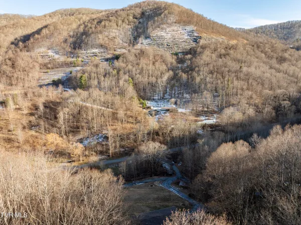 $465,000 | 406 Mathis Road, Flag Pond, TN 37657