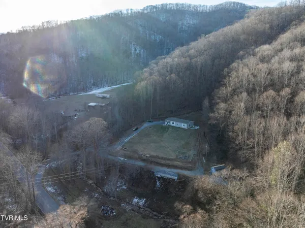 $465,000 | 406 Mathis Road, Flag Pond, TN 37657