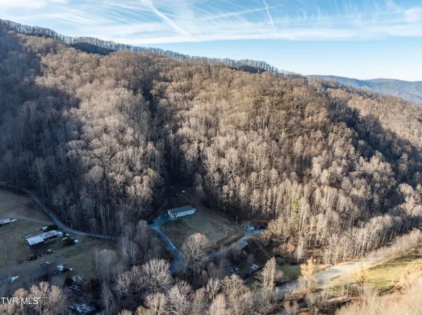 $465,000 | 406 Mathis Road, Flag Pond, TN 37657