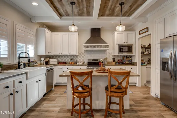 $465,000 | 406 Mathis Road, Flag Pond, TN 37657