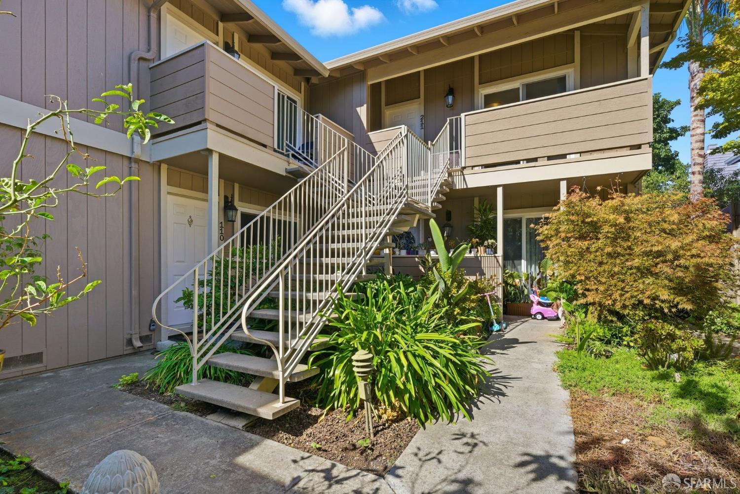 4970 Cherry Avenue, Unit 211 San Jose, CA 95118 - Photo 34 of 67 a view of a house with a yard and potted plants