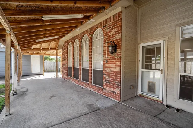 a view of a backyard of the house