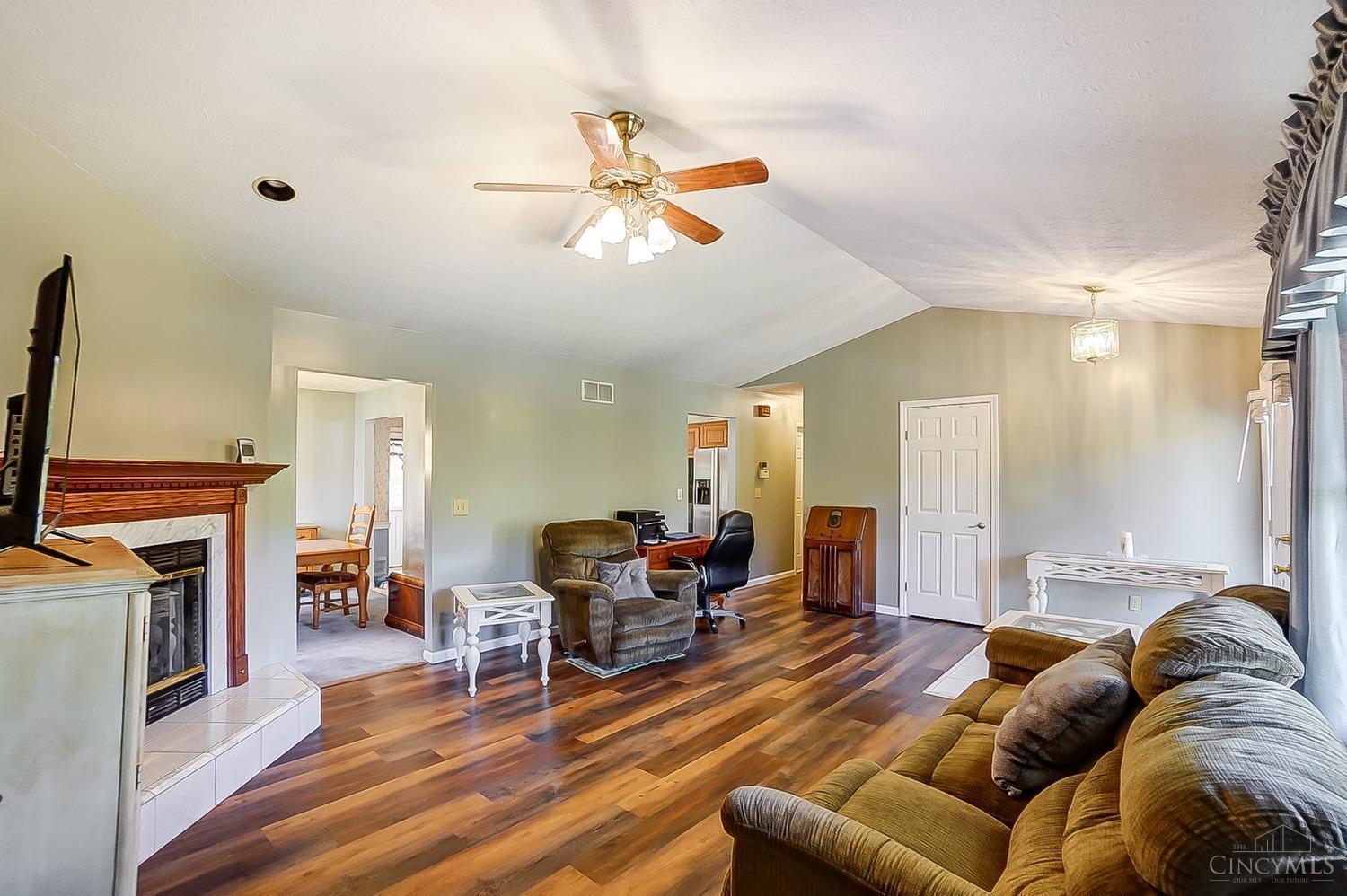 7020 Sheed Road Cincinnati, OH 45247 - Photo 5 of 30