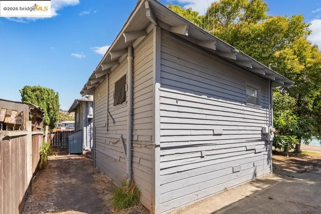 a view of a house with a garage