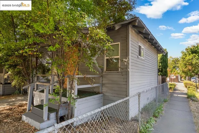 a view of a pathway of a house
