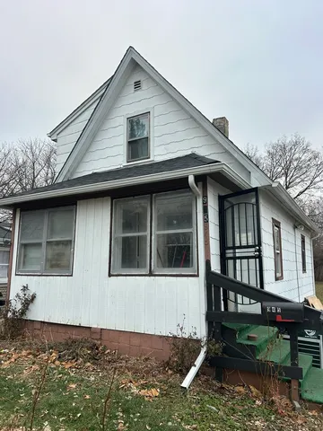 $215,000 | 945 Sard Avenue, Aurora, IL 60506