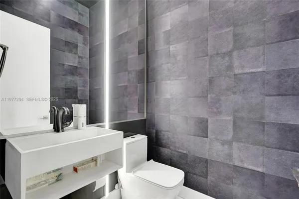 $2,680,000 | 10223 Northwest 75th Terrace, Doral, FL 33178