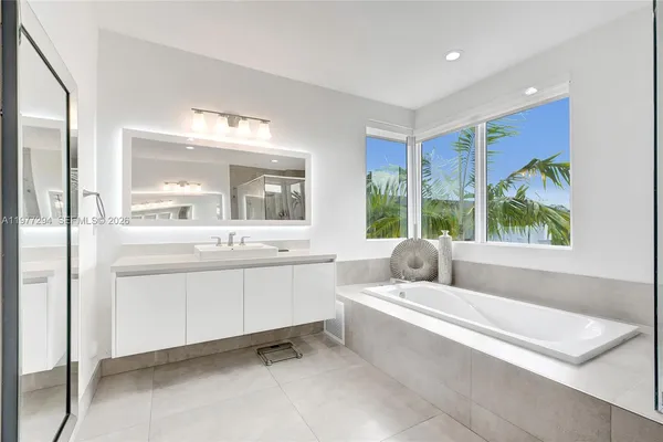 $2,680,000 | 10223 Northwest 75th Terrace, Doral, FL 33178