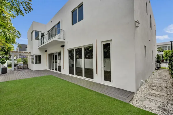$2,680,000 | 10223 Northwest 75th Terrace, Doral, FL 33178