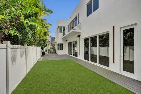 $2,680,000 | 10223 Northwest 75th Terrace, Doral, FL 33178