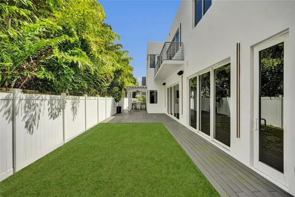 $2,680,000 | 10223 Northwest 75th Terrace, Doral, FL 33178