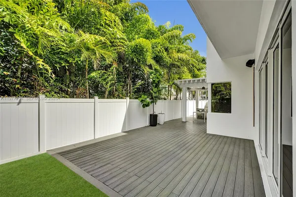 $2,680,000 | 10223 Northwest 75th Terrace, Doral, FL 33178