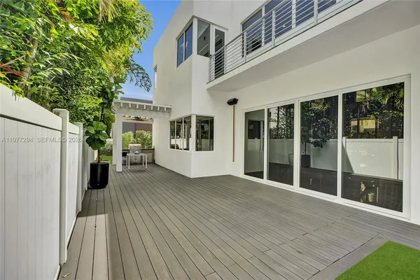 $2,680,000 | 10223 Northwest 75th Terrace, Doral, FL 33178