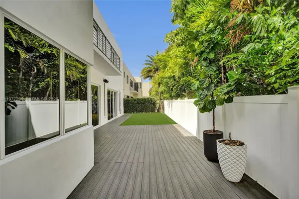 $2,680,000 | 10223 Northwest 75th Terrace, Doral, FL 33178