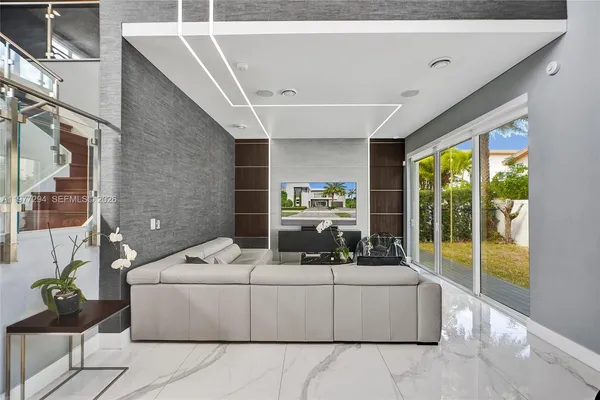 $2,680,000 | 10223 Northwest 75th Terrace, Doral, FL 33178