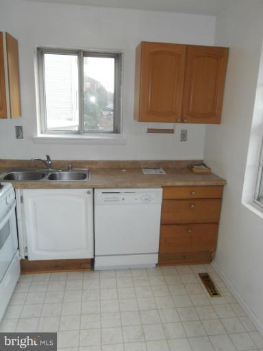 329 Redbud Road Edgewood, MD 21040 - Photo 2 of 15 Kitchen