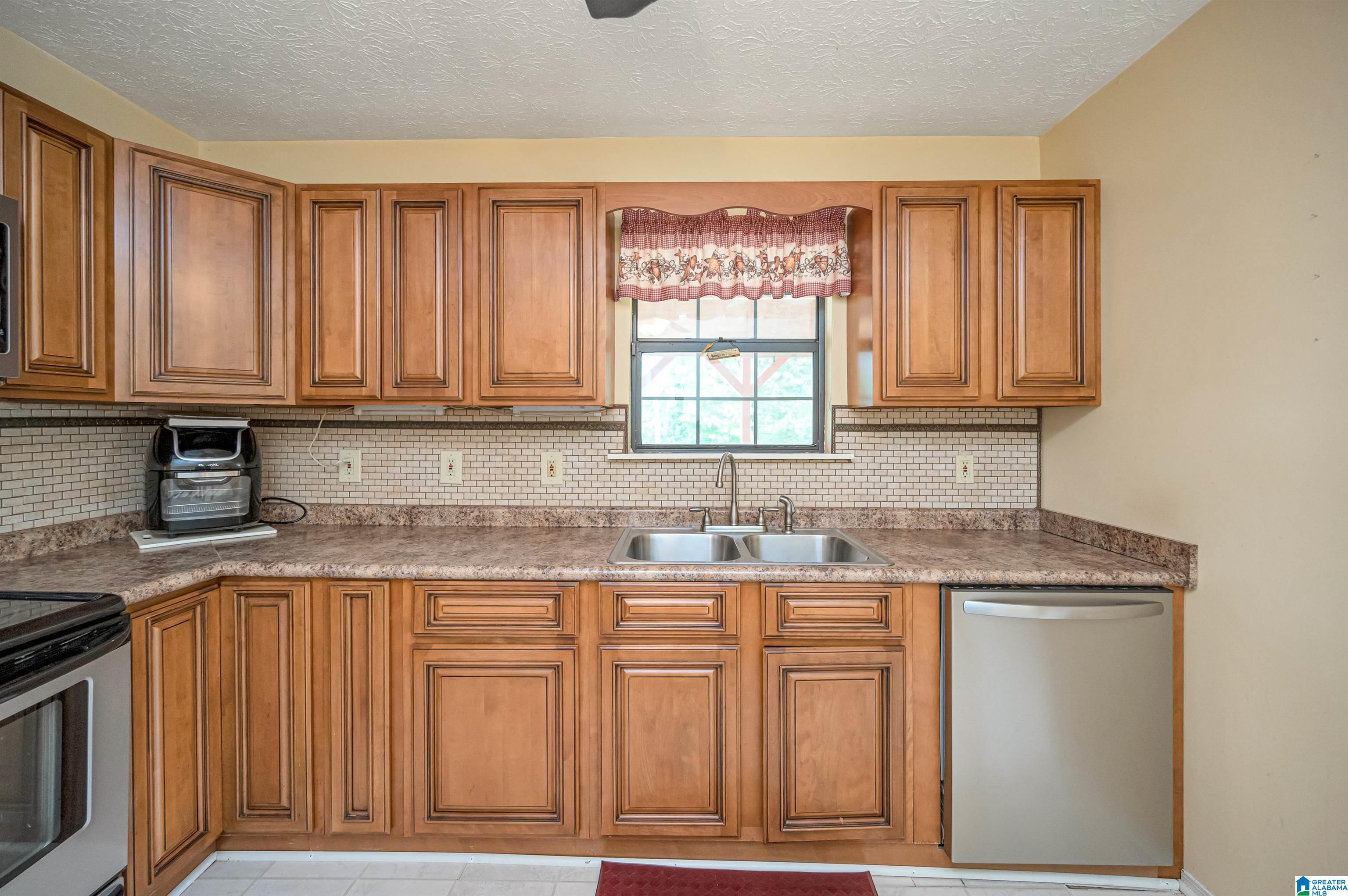 366 Porter Road Bessemer, AL 35022 - Photo 11 of 48