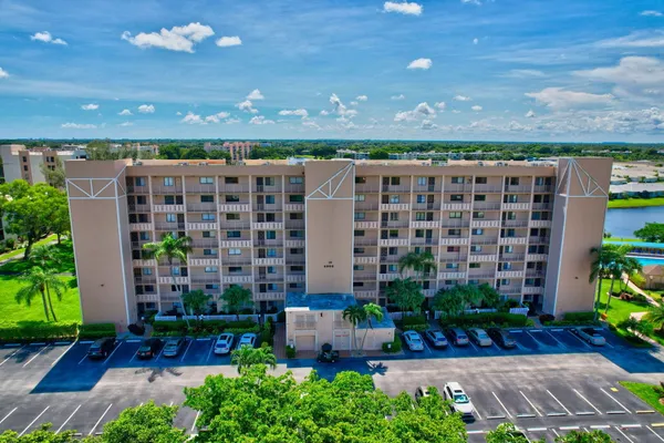 $2,500 | 6866 Huntington Lane, Unit 806, Delray Beach, FL 33446