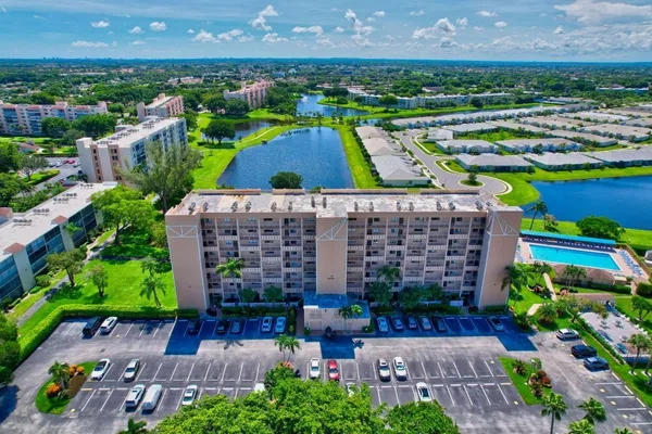 $2,500 | 6866 Huntington Lane, Unit 806, Delray Beach, FL 33446