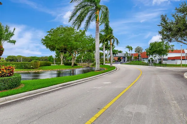 $2,500 | 6866 Huntington Lane, Unit 806, Delray Beach, FL 33446