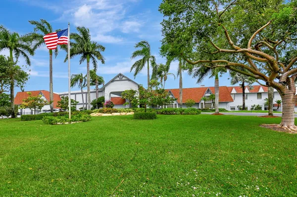 $2,500 | 6866 Huntington Lane, Unit 806, Delray Beach, FL 33446