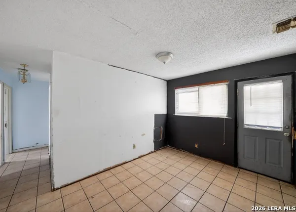 $140,100 | 2203 Colony Drive, Hondo, TX 78861