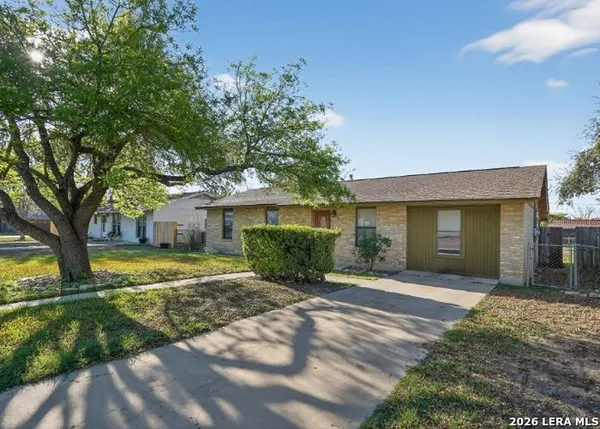$140,100 | 2203 Colony Drive, Hondo, TX 78861