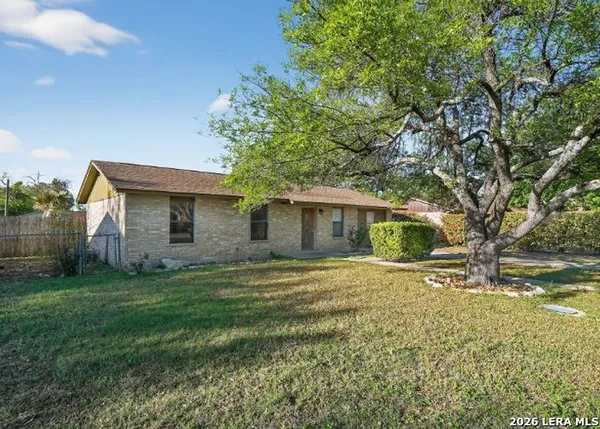 $140,100 | 2203 Colony Drive, Hondo, TX 78861