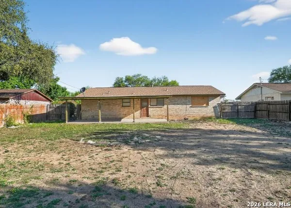 $140,100 | 2203 Colony Drive, Hondo, TX 78861