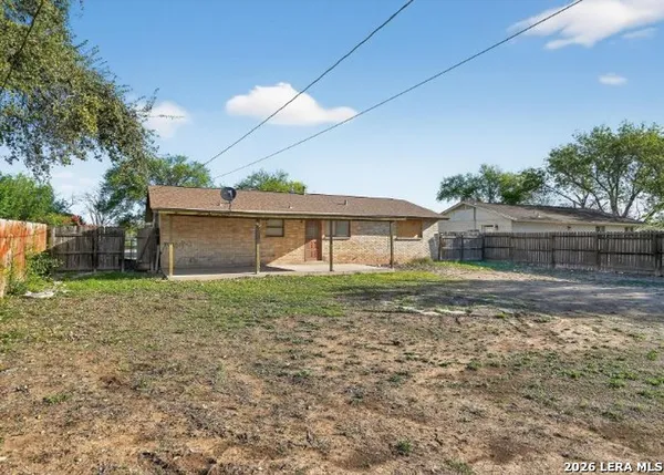 $140,100 | 2203 Colony Drive, Hondo, TX 78861