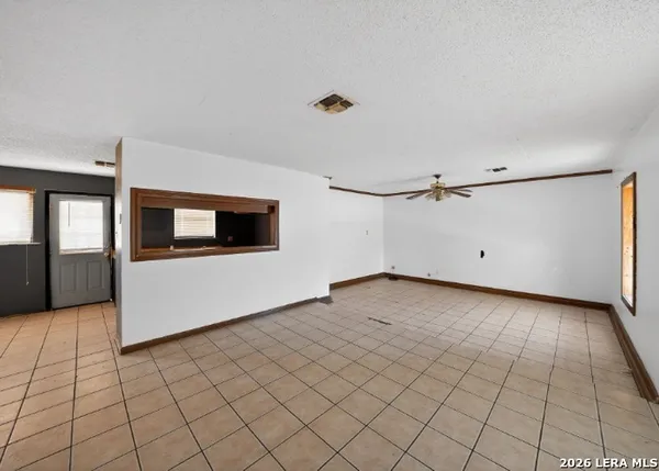 $140,100 | 2203 Colony Drive, Hondo, TX 78861