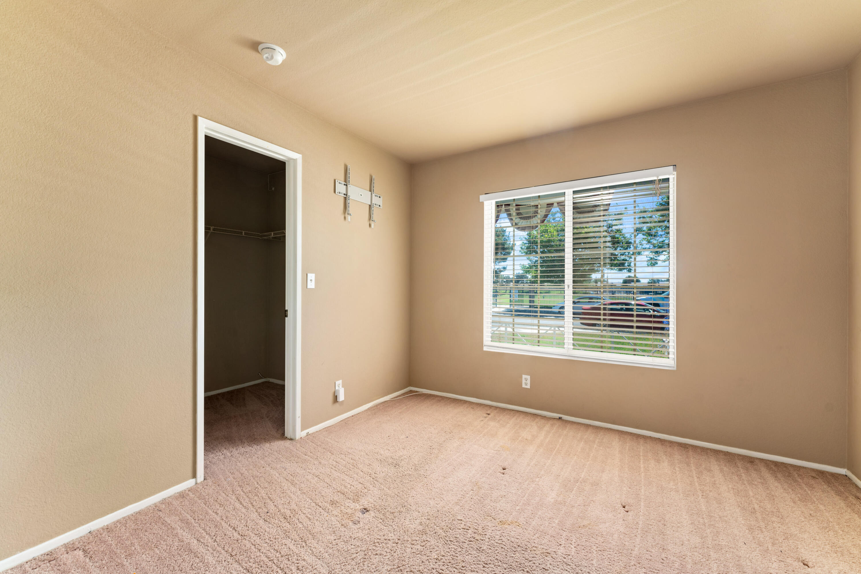 43333 Vineyard Drive Lancaster, CA 93535 - Photo 19 of 31 an empty room with a window