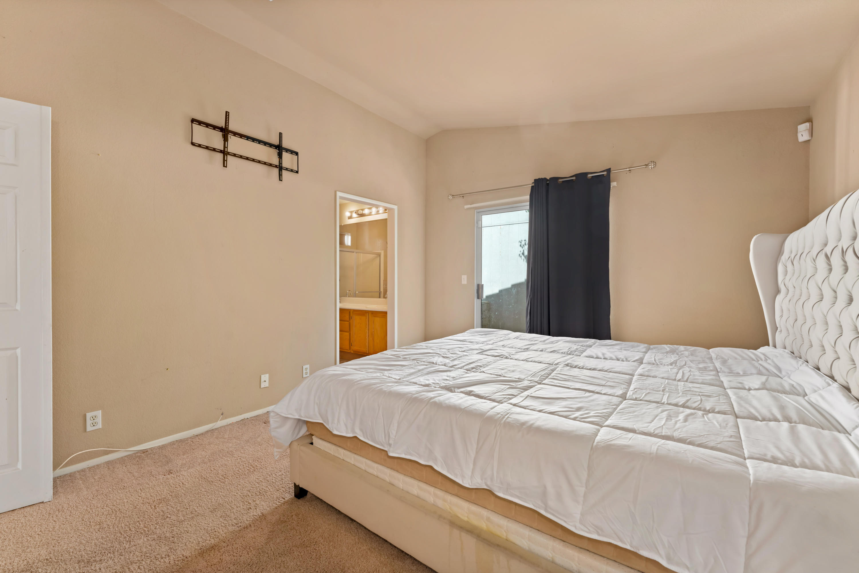 43333 Vineyard Drive Lancaster, CA 93535 - Photo 24 of 31 a bedroom with a bed and a dresser