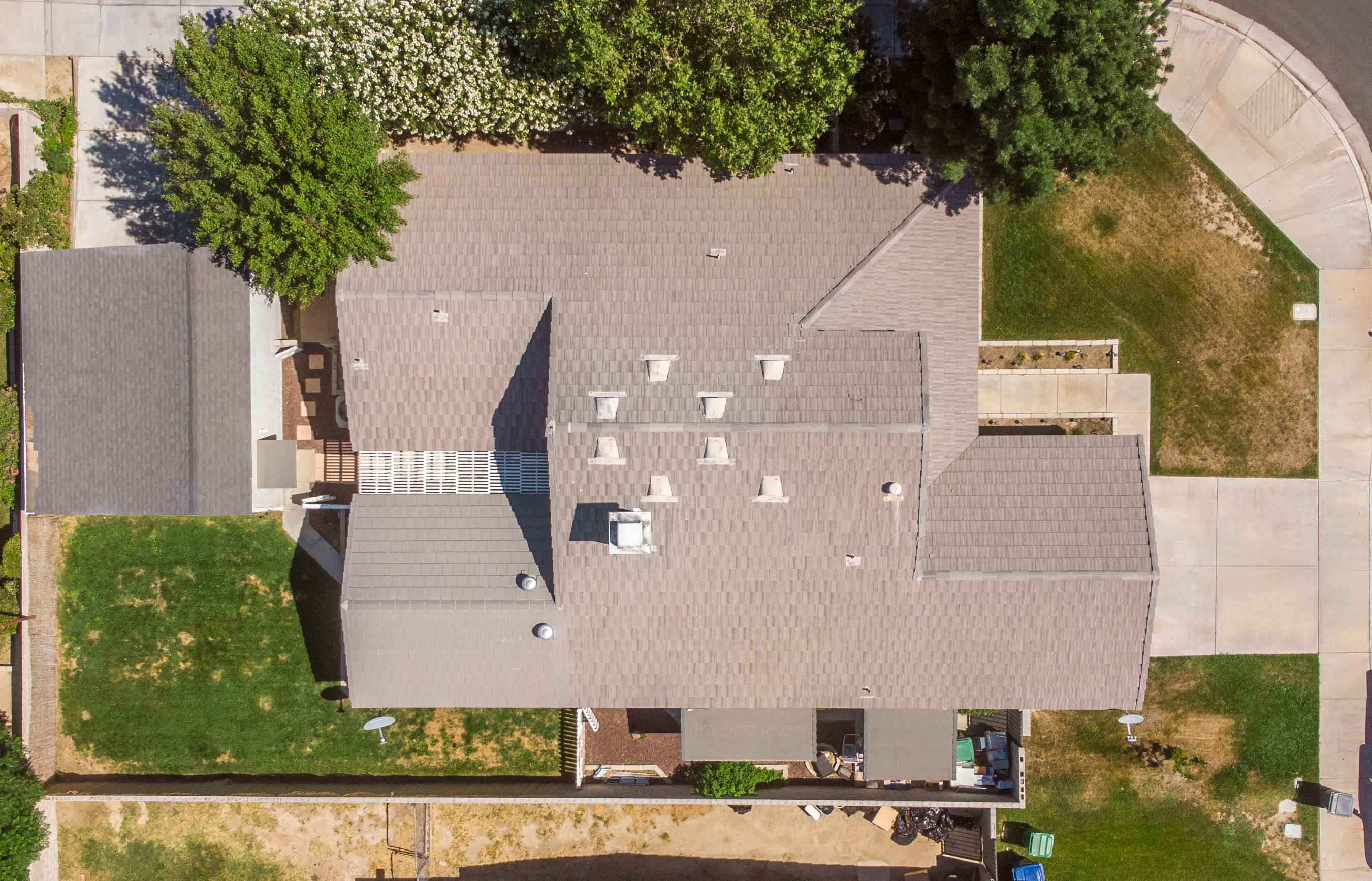 43333 Vineyard Drive Lancaster, CA 93535 - Photo 26 of 31 an aerial view of a house with a yard and large tree