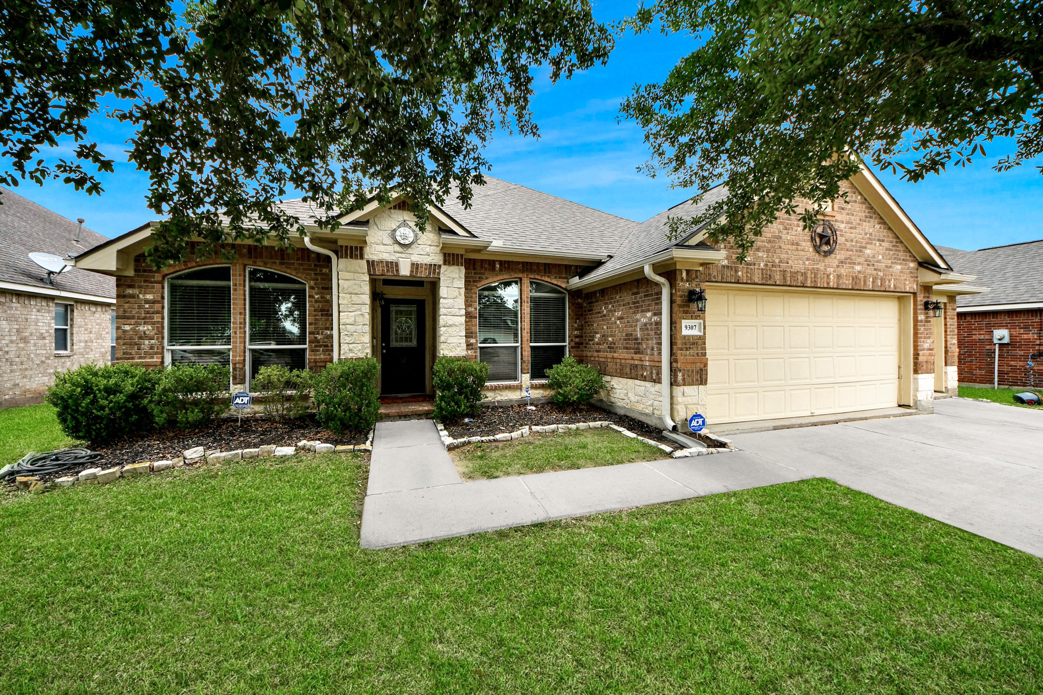 9307 Russeff Field Lane Rosenberg, TX 77469 - Photo 2 of 25