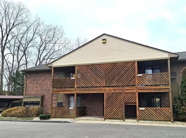 $129,900 | 16544 Clarkson Drive, Unit 36, Fraser, MI 48026