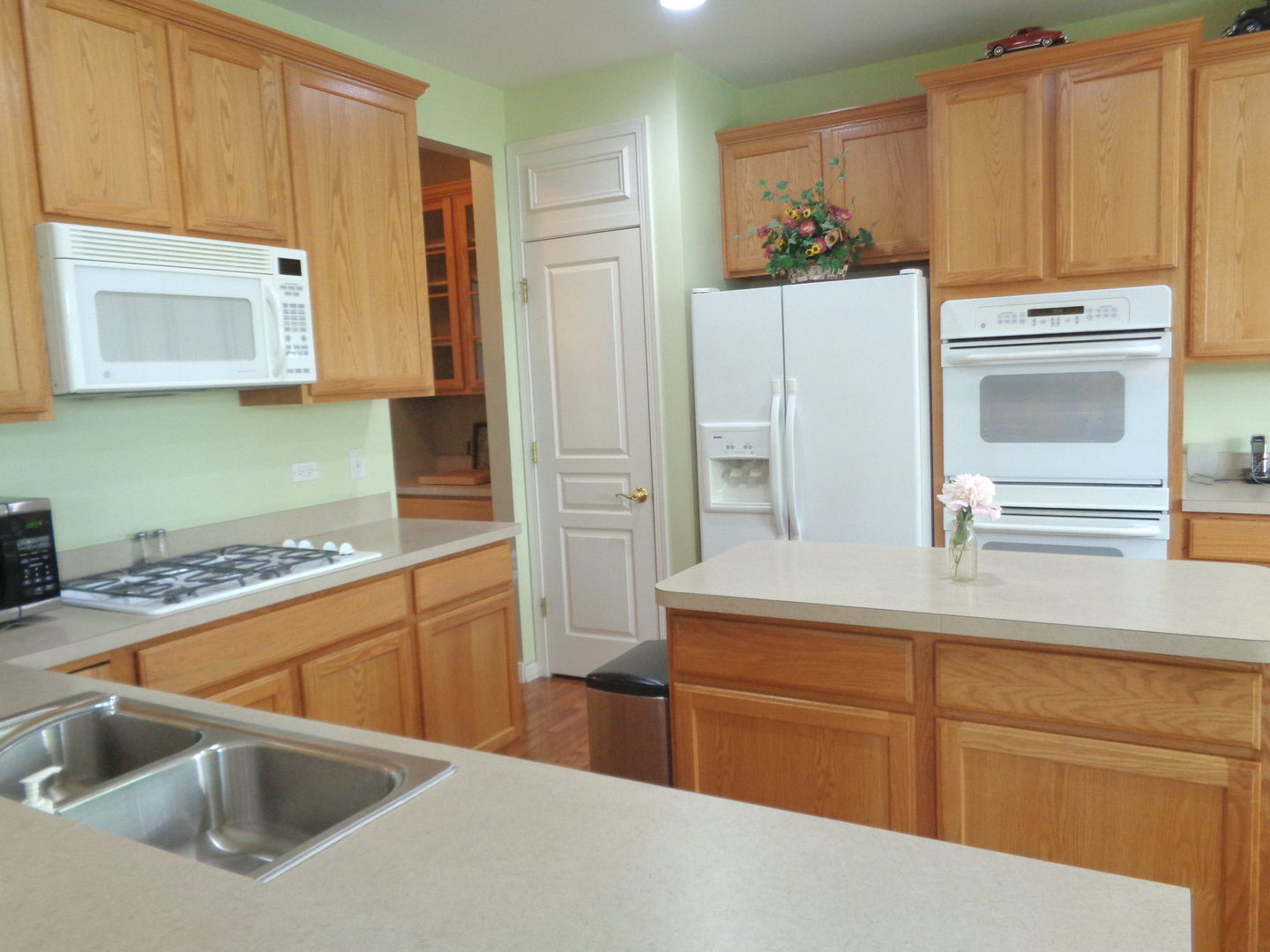 2504 Edgewater Drive Elgin, IL 60124 - Photo 7 of 29