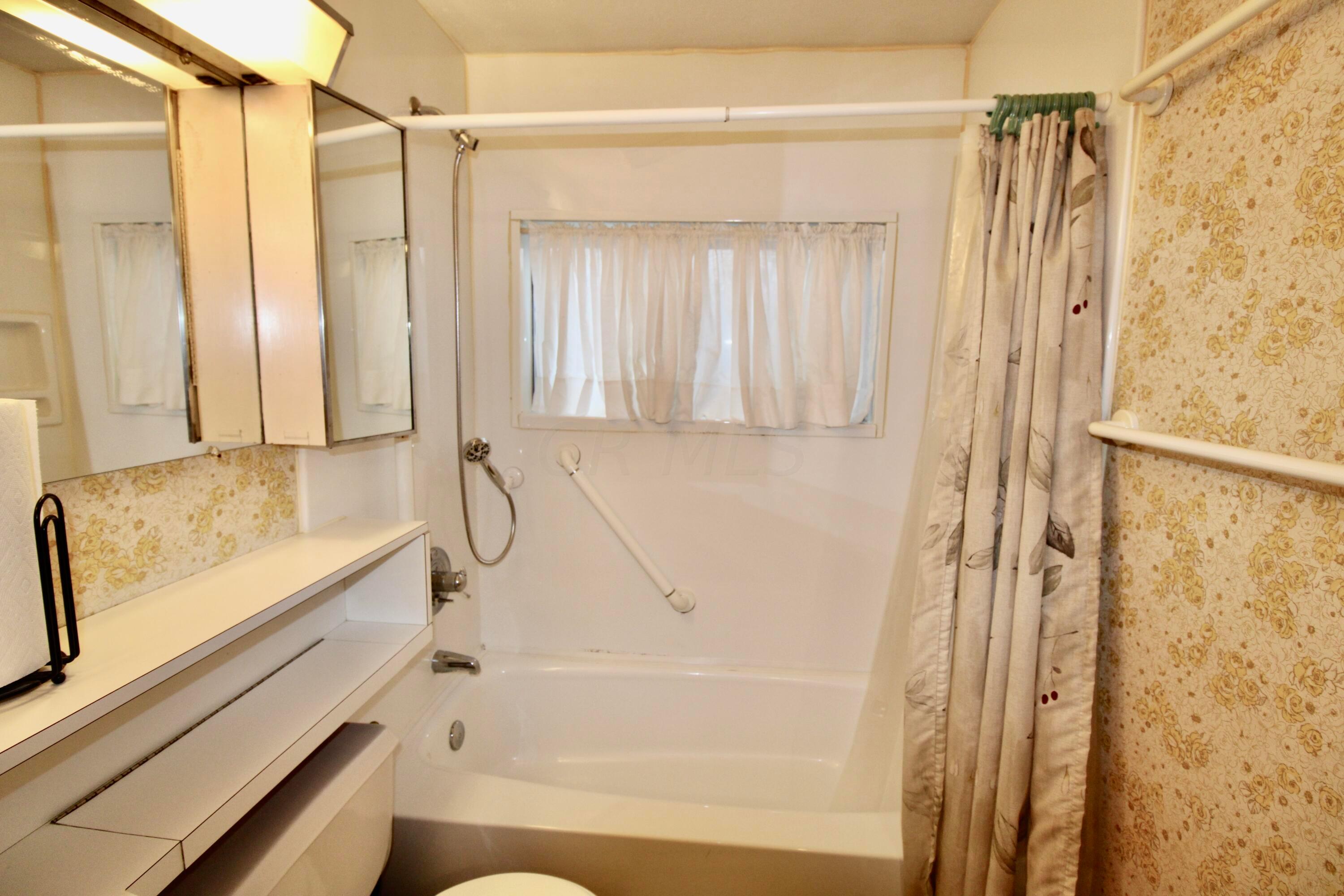 3464-3466 Eakin Road Columbus, OH 43204 - Photo 10 of 51 1st Fullbath