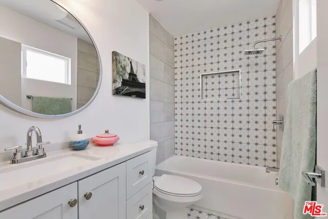 $1,695 | 6736 Woodley Avenue, Unit 1, Van Nuys, CA 91406