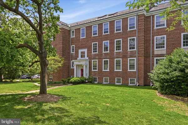 $2,350 | 3856 Porter Street Northwest, Unit D370, Washington, DC 20016
