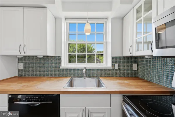 $2,350 | 3856 Porter Street Northwest, Unit D370, Washington, DC 20016