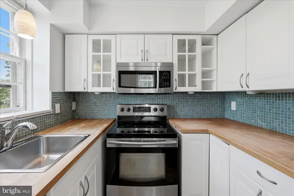 $2,350 | 3856 Porter Street Northwest, Unit D370, Washington, DC 20016